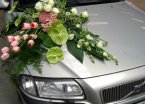 Цветочные украшения свадебного авто