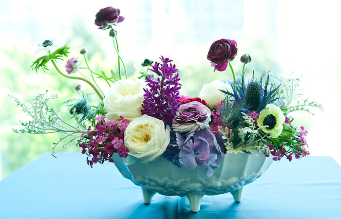 Живые цветы – отличное украшение интерьера